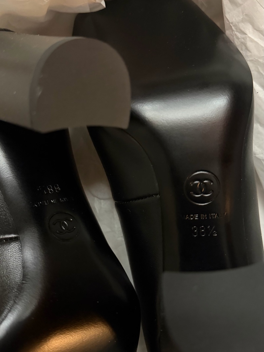 CHANEL 26S Black & Ivory Leather Turnlock Lady  Square Toe Heels Pumps Size 38.5 - Picture 4 of 5